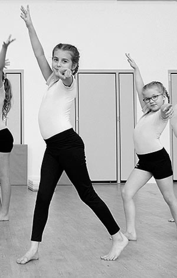 Junior Dance Classes and lessons for ages 7-11